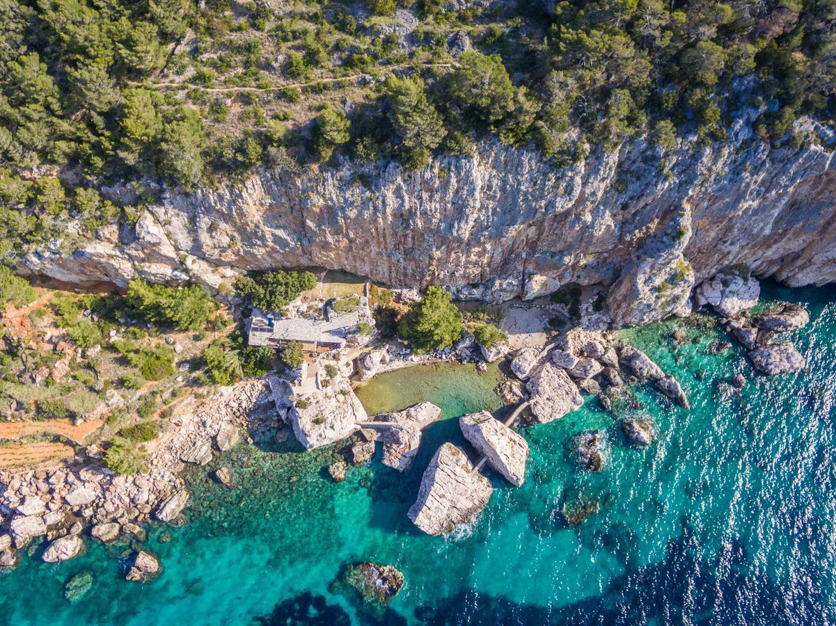Robinsons Sveta Nedelja (Hvar)